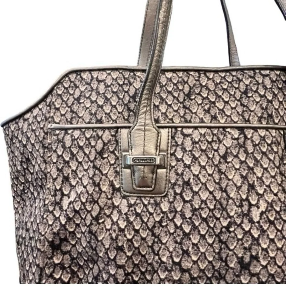 COACH "Taylor"  Python Snake
Print Alexis Carryall
Shoulder Bag - Picture 3 of 15